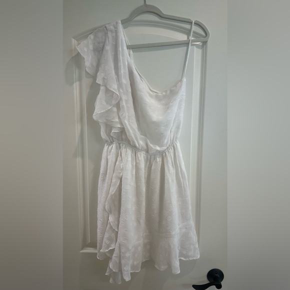 DO + BE Medium White One Shoulder Flowy Ruffle Dress - Picture 1 of 5